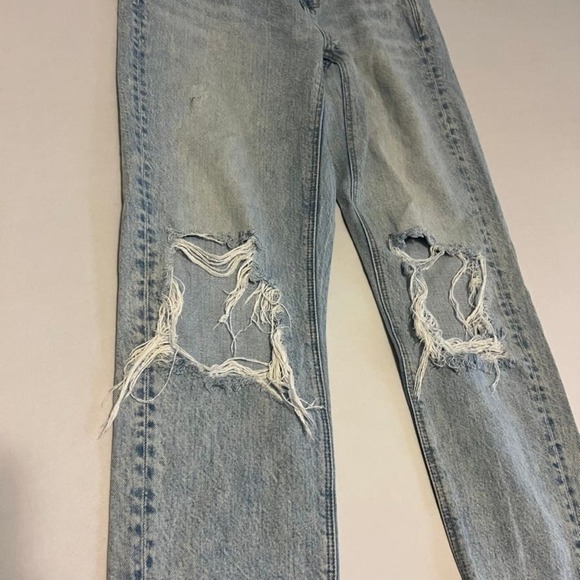 American Eagle light wash distressed mom jean denim 0 - Picture 3 of 8